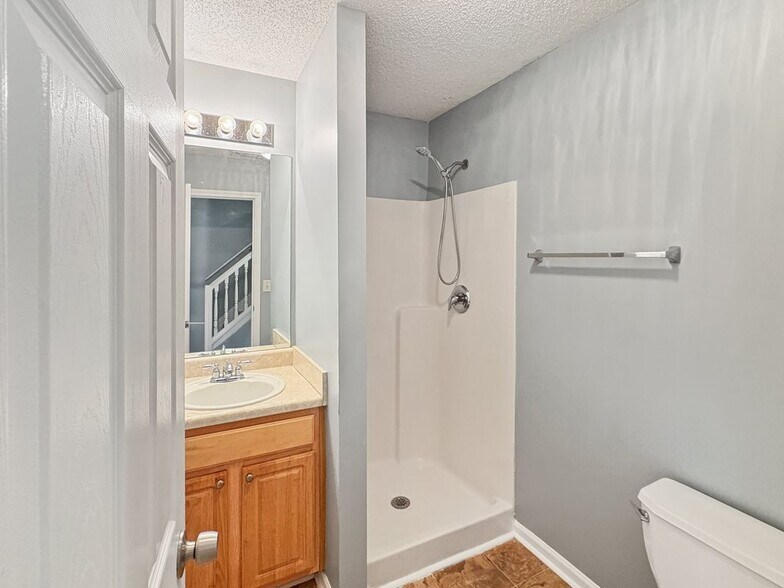 Building Photo - 5331 Creekview Way