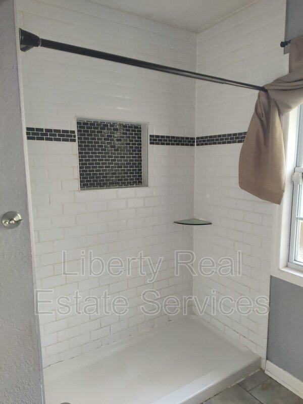 Building Photo - 3 Dogwood St