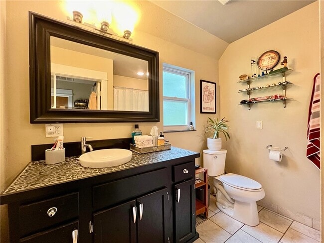 Building Photo - 628 N Mission Blvd