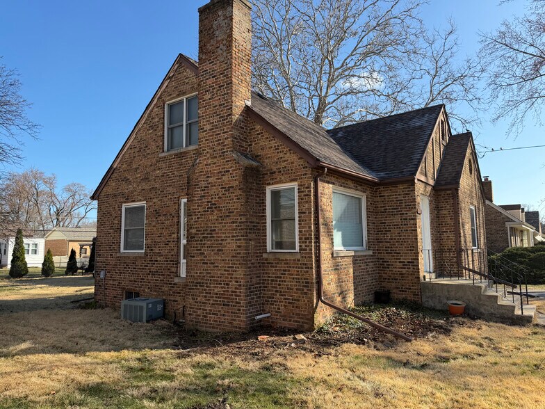 Building Photo - 1822 W 187th St