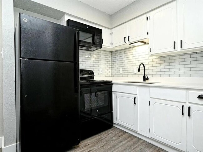 Building Photo - 1720 Wooten Park Dr