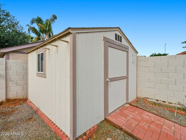 Building Photo - 9926 E Pantera Ave