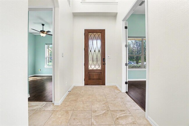 Building Photo - 1020 Winding Way Dr