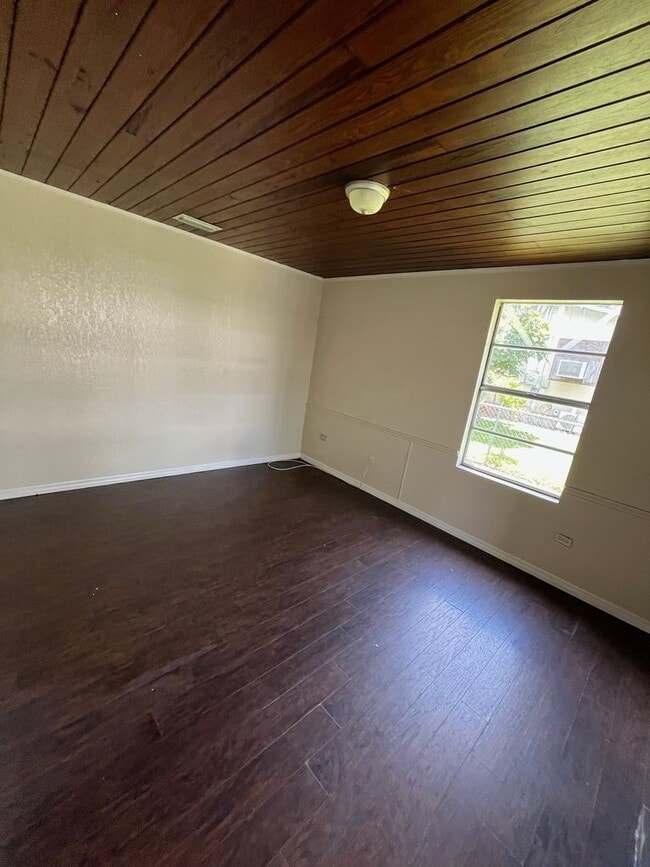 Building Photo - Nice 3BR/1BA Home Dade City, FL