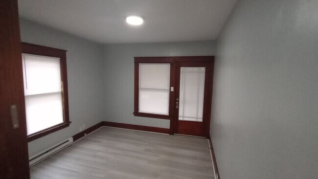 Building Photo - 1816 Woodlawn Ave