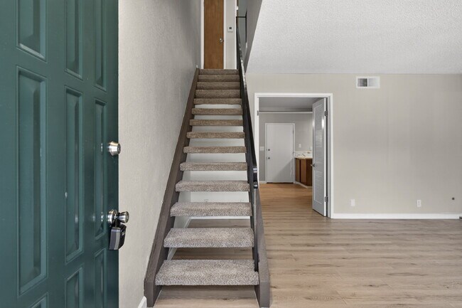 Building Photo - Spacious Condo in Santa Clara - Easy Commute!