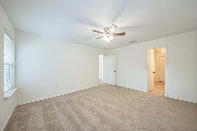 Building Photo - 5751 Wandering Creek Dr