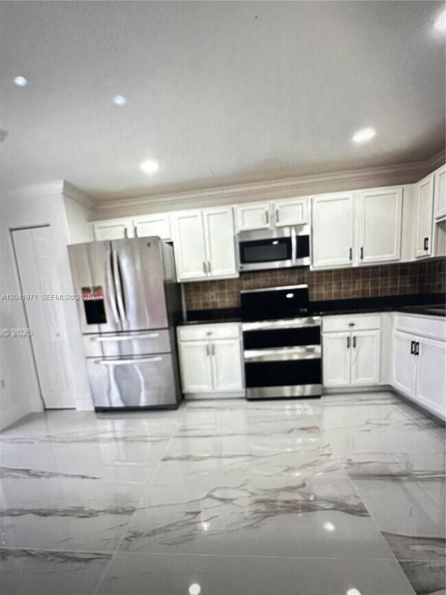 Building Photo - 7001 SW 164th Ct