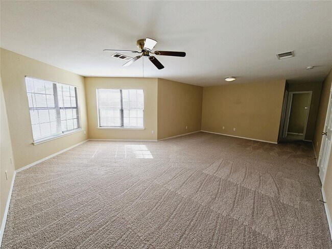 Building Photo - 491 Whispering Hollow Dr