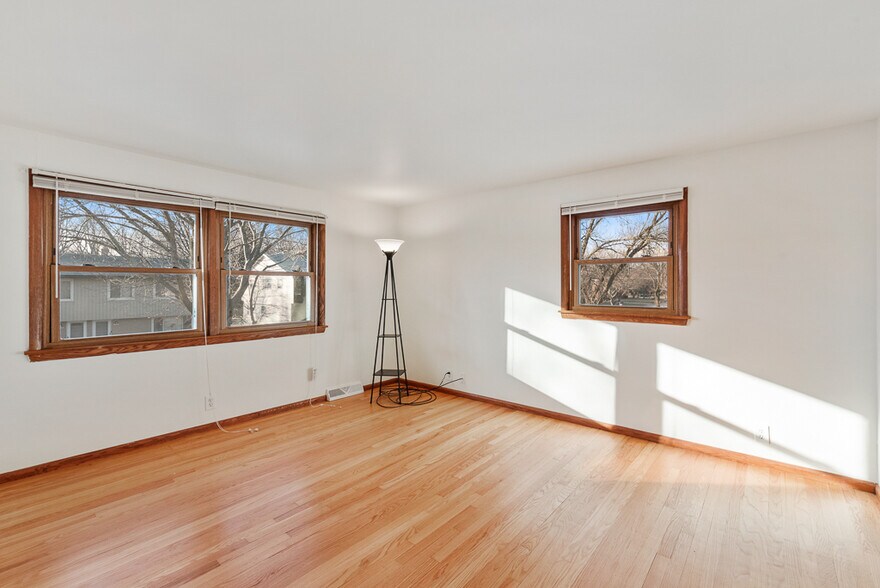 Building Photo - 11715 W Diane Dr