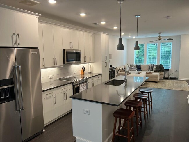Primary Photo - 407 Pratt Dr SE