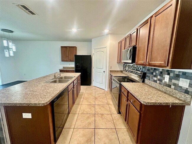 Building Photo - 988 Summer Glen Dr