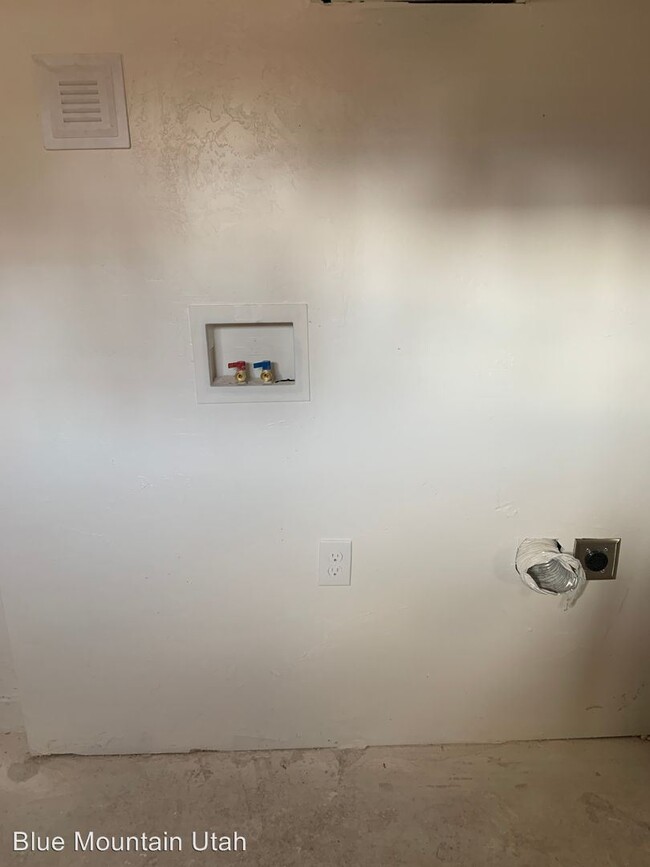 Building Photo - 1 br, 1 bath House - 511 E 20th St