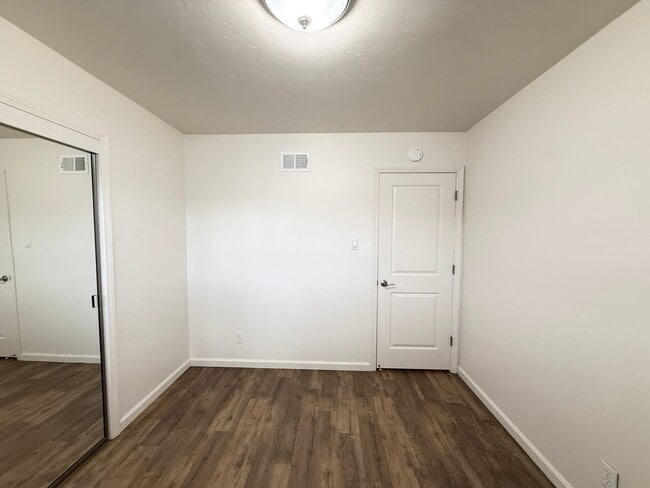 Building Photo - Orcutt Single Story Updated Home on Cul-De...