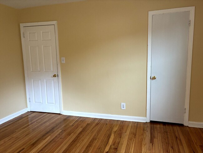 Building Photo - 2345 Losantiville Ave