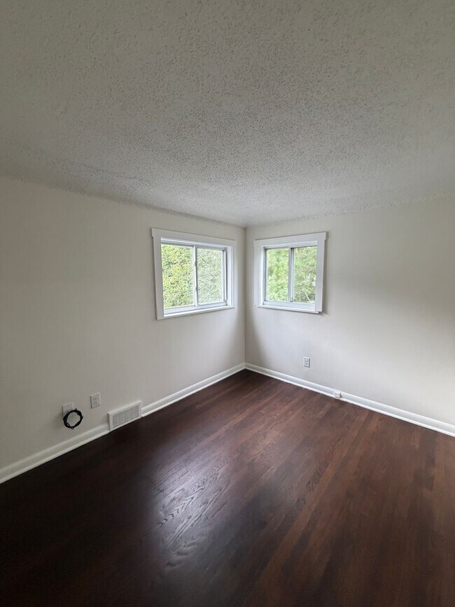 Building Photo - 959 Racine Ave