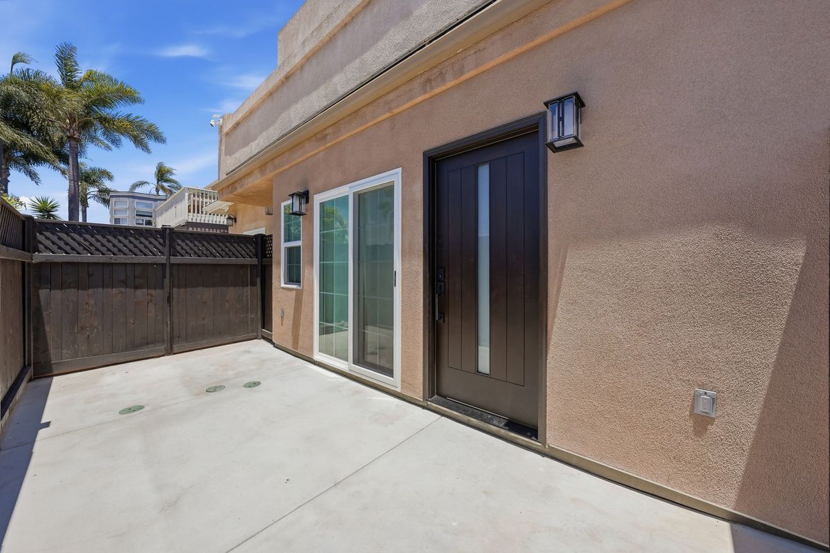 Building Photo - 13869 Mercado Dr