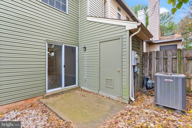 Building Photo - 448 Cromwell Ct