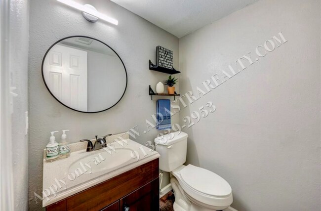 Building Photo - Beautiful Updated 3 Bed 3 Bath Home in Ove...