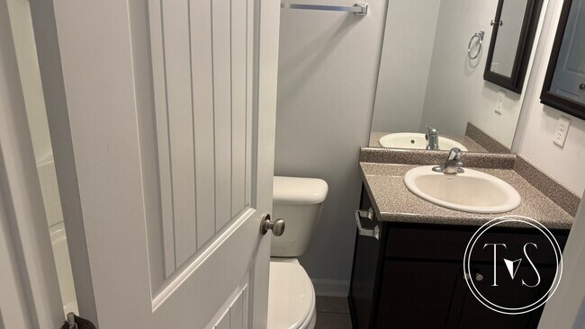 Building Photo - SUMMER MOVE-IN SPECIAL: $1000 OFF 1ST MONT...