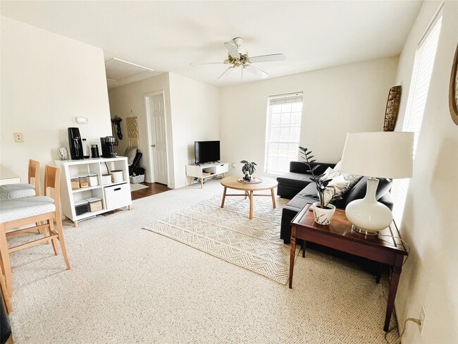 Building Photo - 3127 Bernardo De Galvez Ave