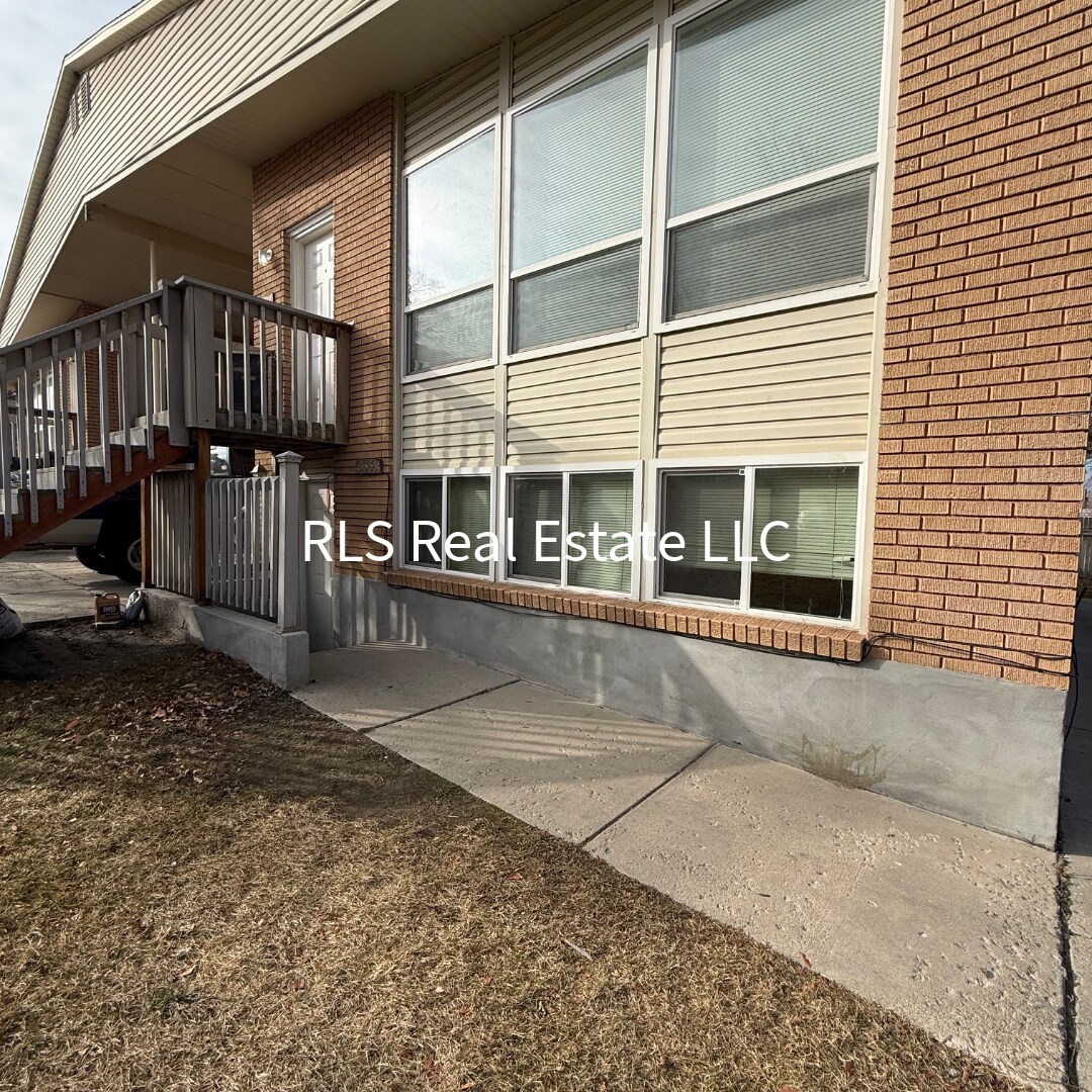 Building Photo - 8668 S 1500 E