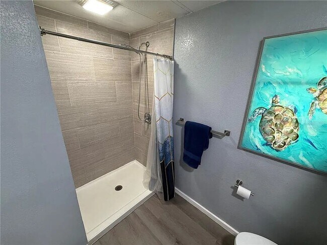 Building Photo - Fully renovated 2 bed/1 bath. No water/sewer bill!