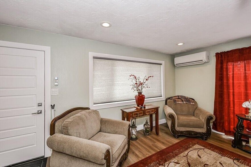 Living Room - 5137 Mesquite Dr