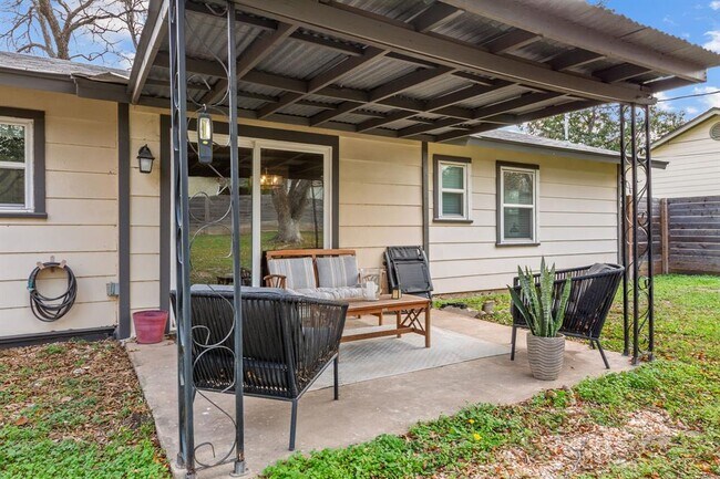 Building Photo - 8508 Bradford Dr