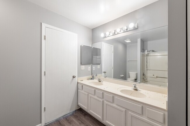 Building Photo - 438 Rachel Cir