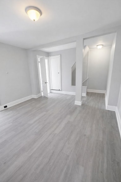 Building Photo - 289 Main St