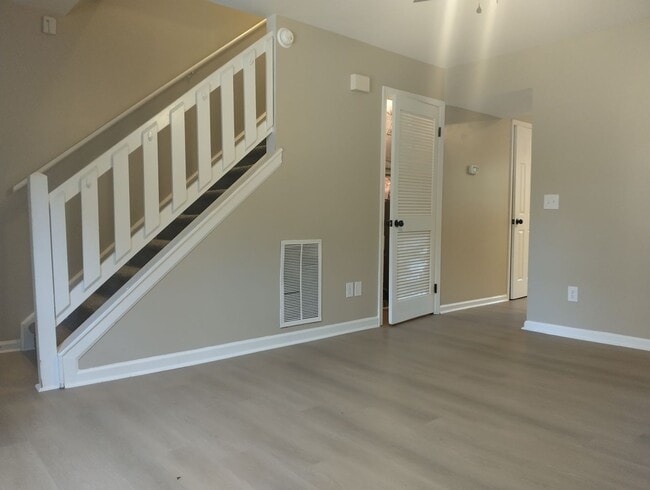 Building Photo - Spacious 2bd/1.5ba townhome
