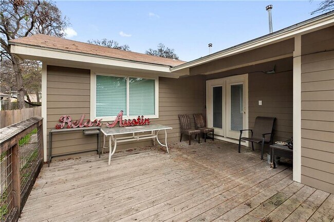 Building Photo - Duplex 11 Bedrooms 6 Baths Available August 2025