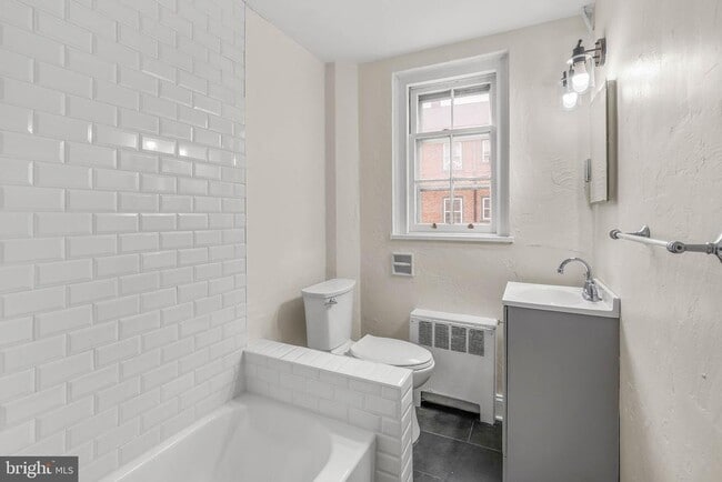 Building Photo - 734 North Terrace