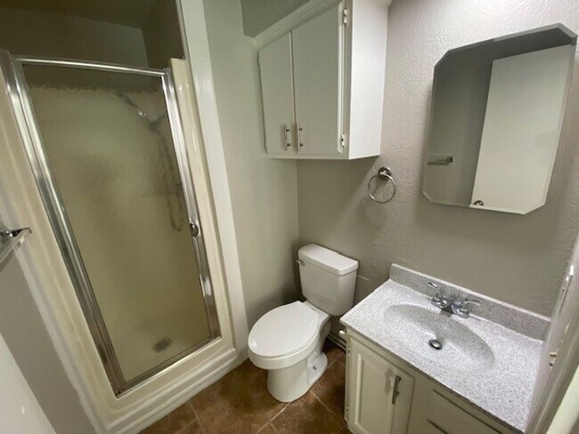 Building Photo - Remodeled One Story: Bixby Schools: Large ...