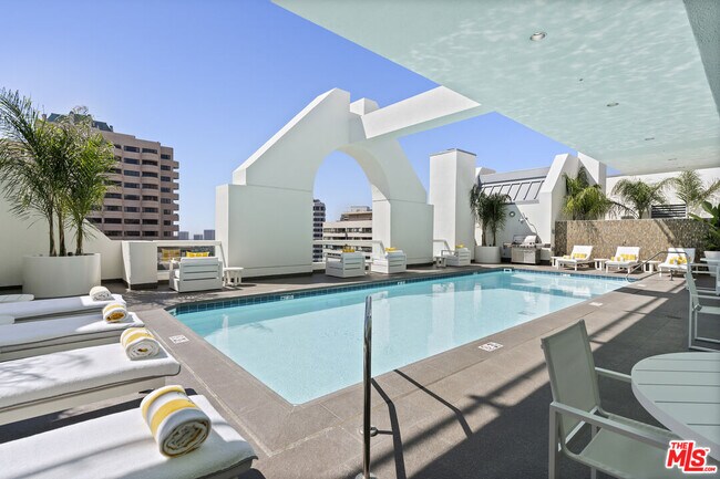 Building Photo - 10520 Wilshire Blvd