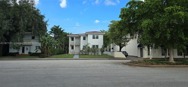 Building Photo - 3915 Ponce de Leon Blvd