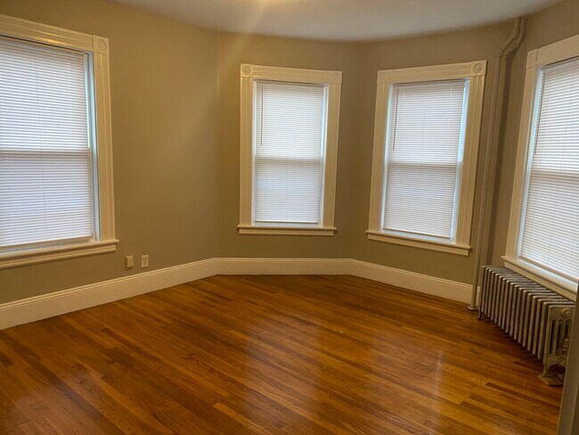 Building Photo - Walnut