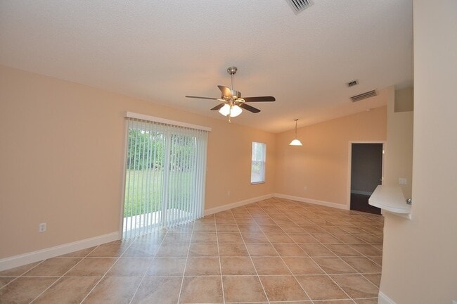 Building Photo - 5 Richfield Ln