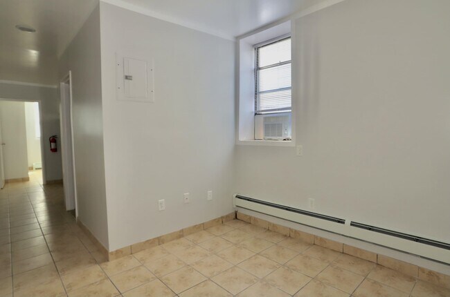 Building Photo - 4901 Murphy Pl
