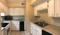 Building Photo - 2 Bedroom Located off Brightside in Sharlo on LSU Bus Route! Great fenced yard with Patio