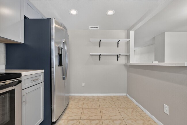 Building Photo - 841 America Way
