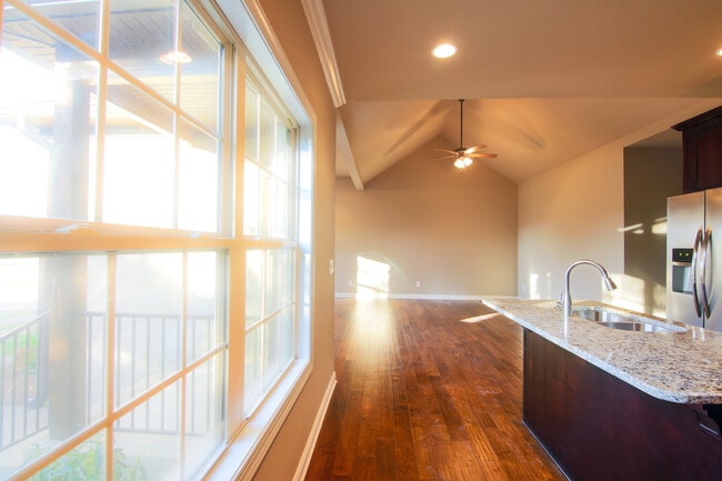 Building Photo - 374 Big Station Camp Blvd