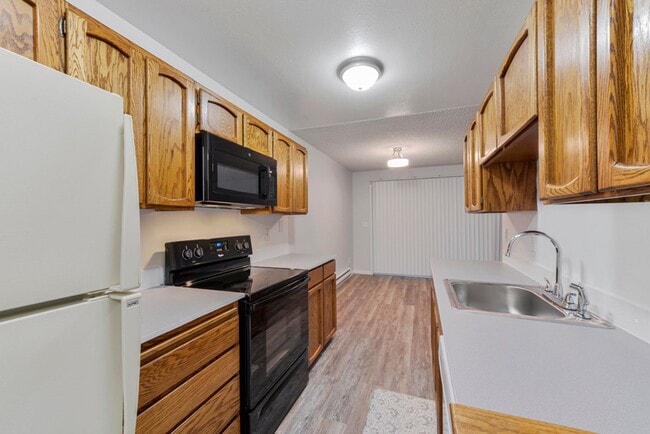 Building Photo - Beautifully Remodeled 2 Bedroom One Bath Condo Burien near Seattle