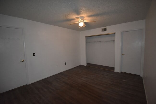 Building Photo - OCALA: 2 Bed/2 Bath, 2nd Floor Condo in Co...
