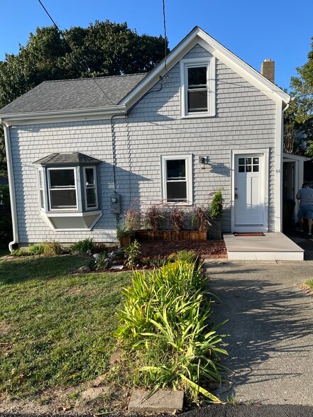 Primary Photo - 44 Assonet St