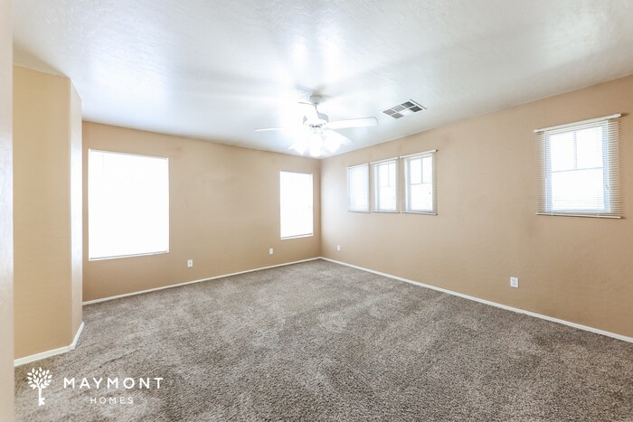 Building Photo - 15066 W Bloomfield Rd