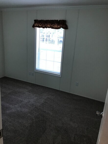 Building Photo - 28 Oak Tree Ln