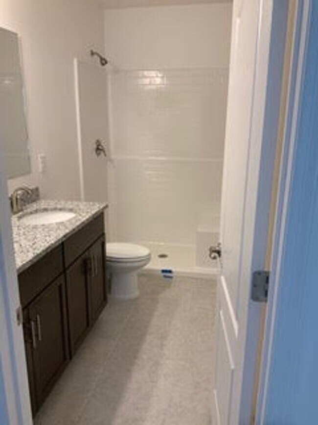 Building Photo - Beautiful 3 Bedroom, 2 Bath Home