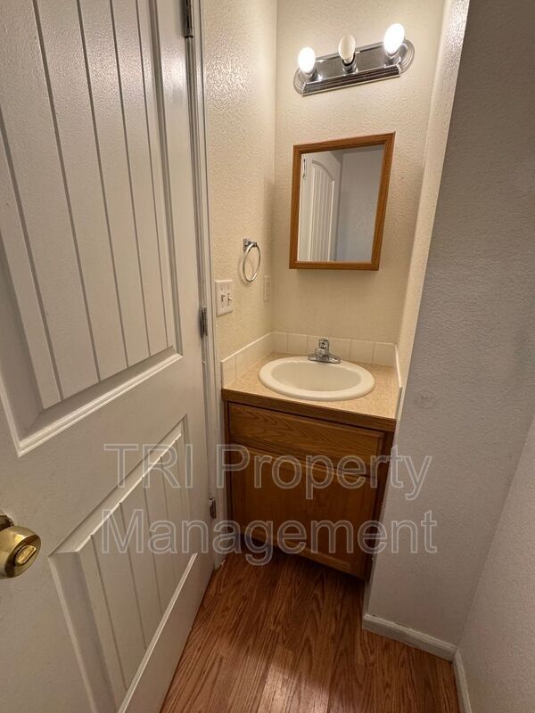 Building Photo - 2027 Birch Ave